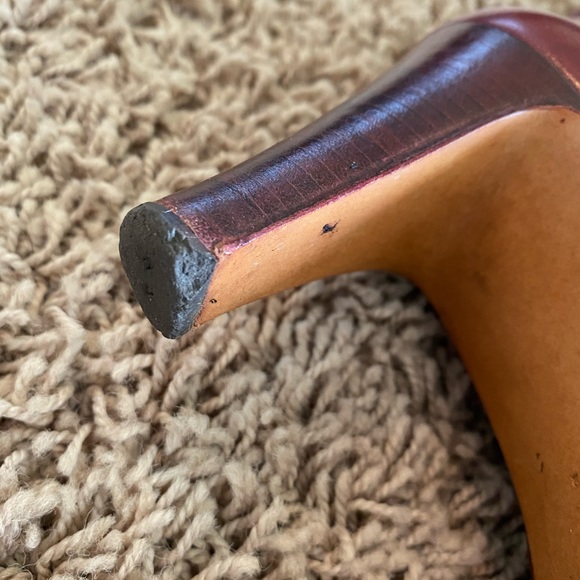 Red leather boots with heel - Picture 4 of 6